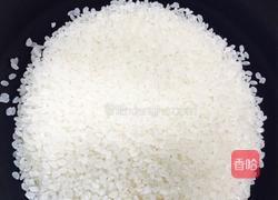 鹅蛋翡翠炒饭的做法图解1