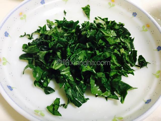 奶白菜叶洗净切碎