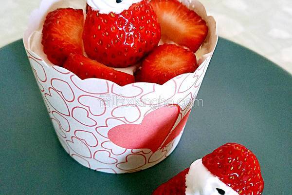纸杯草莓蛋糕