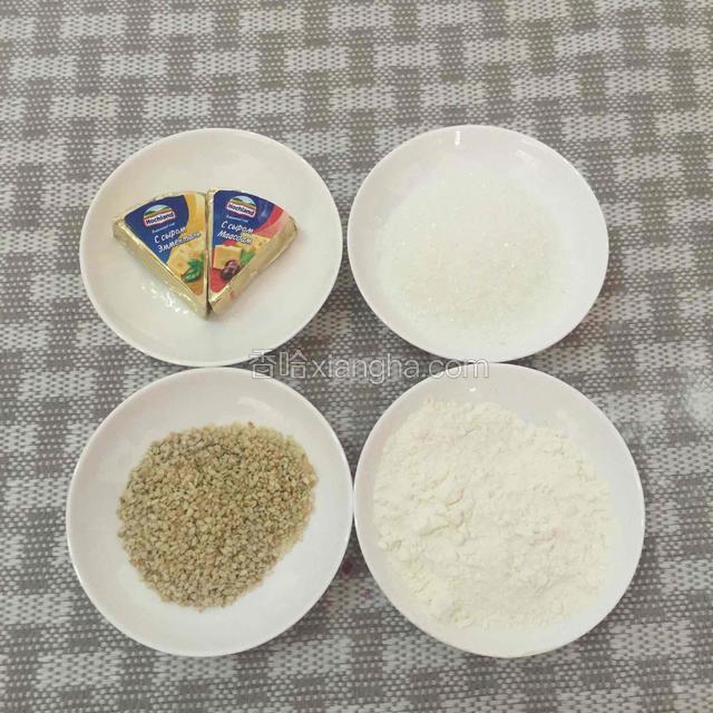 芝士2块，白糖，面粉，芝麻适量，
小碟装的量，是8个饼的份量。
