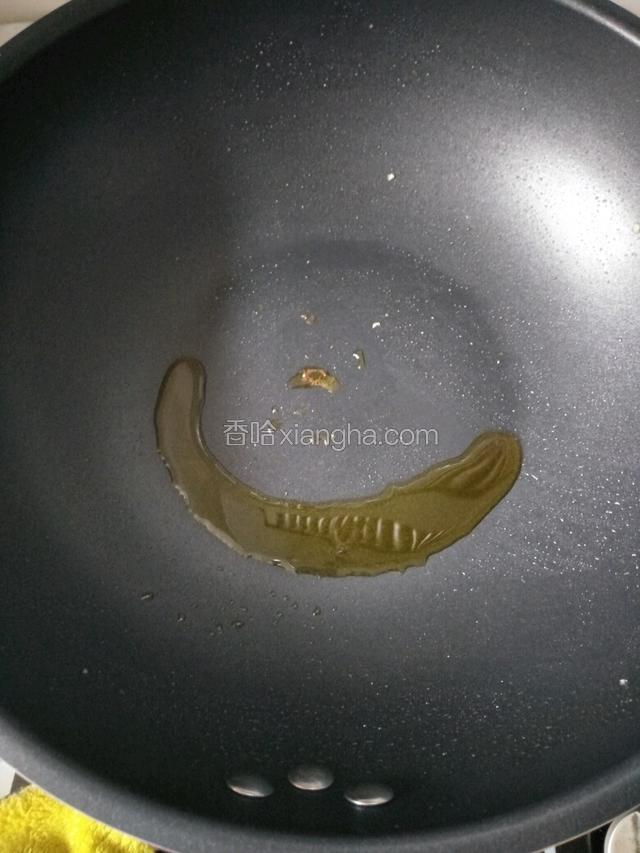锅中再次倒适量油