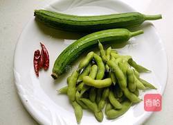 丝瓜炒毛豆的做法图解1