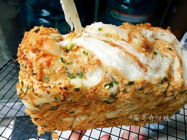 完全冷却后即可食用。顺着辫子方向手撕，组织可以成片撕下呢。