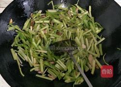 芹菜青椒炒肉丝的做法图解2