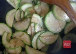 西葫芦炒番茄的做法图解3