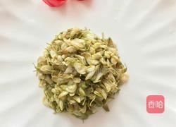 简单粗暴童年回忆：蜂蜜蒸槐花的做法图解3