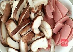 香菇火腿炖豆腐的做法图解1