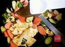 黄瓜火腿炒鸡蛋的做法图解6