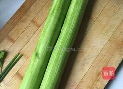 丝瓜烧毛豆的做法图解1