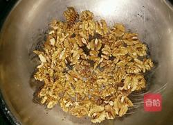 琥珀核桃仁的做法图解1