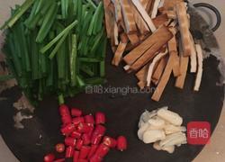 韭菜香干的做法图解2