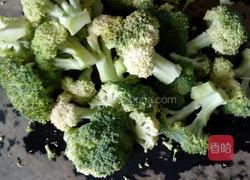 蒜蓉西兰花的做法图解1