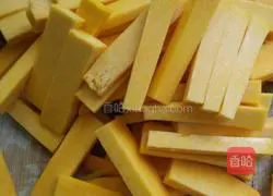 Illustration of how to make pumpkin pie with bean paste filling 1