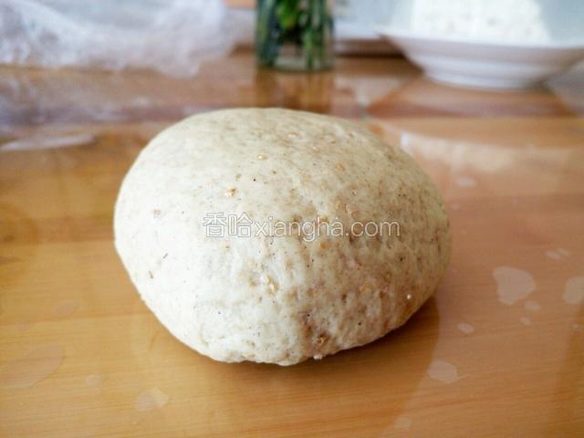 取出排气  滚圆松弛十分钟