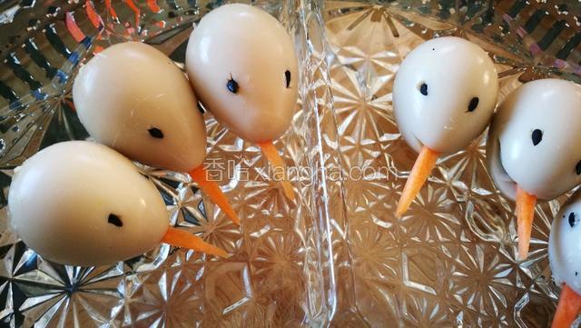 依次8个都做好，凤鸟的头就完成了。