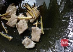 青椒炒肉片的做法图解3