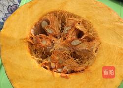 蛋黄焗南瓜的做法图解2