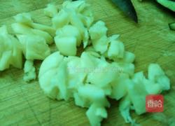 老屋私房菜 小鱼炒茄丝的做法图解2