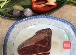 芹菜碎牛肉的做法图解1