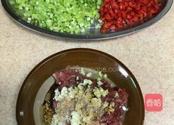芹菜碎牛肉的做法图解2