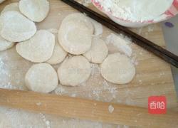 韭菜肉丁馅饺子的做法图解2