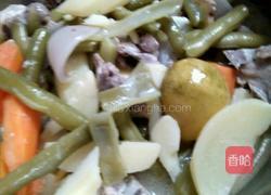 炖排骨土豆四季豆的做法图解1