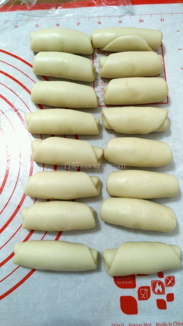 全部做好盖住保鲜膜醒20分钟，最好每次都按顺序排队，赶时间的话全部做好就可以直接从第一个开始继续下一个步骤
