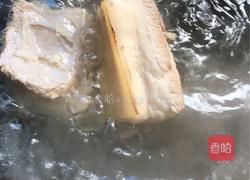 五花肉炒蒜苔的做法图解2