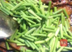 五花肉炒蒜苔的做法图解7