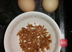 萝卜干煎蛋的做法图解1