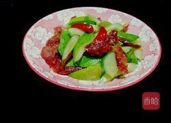 腊肠炒青瓜的做法图解1