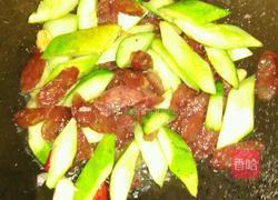 腊肠炒青瓜的做法图解8