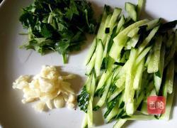 黄瓜拌猪耳朵的做法图解2