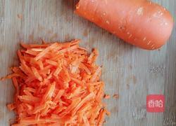 胡萝卜蛋花玉米粥的做法图解2