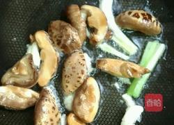 黄花菜炒木耳香菇瘦肉片的做法图解6