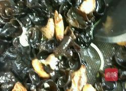 黄花菜炒木耳香菇瘦肉片的做法图解7