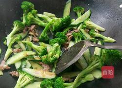 西蓝花炒黄瓜的做法图解7