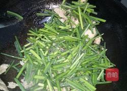 韭菜苗炒肉片的做法图解4