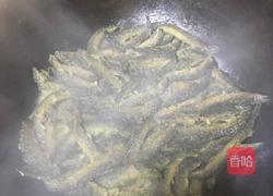 酸豆角炒泥鳅的做法图解3