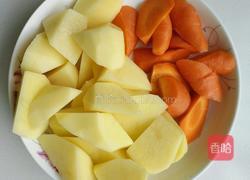 香煎土豆胡萝卜的做法图解1