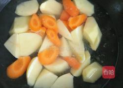 香煎土豆胡萝卜的做法图解2