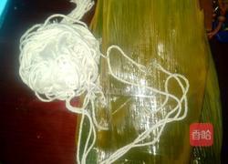 腊肉香菇土豆粽的做法图解1