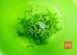 火腿拌苦瓜的做法图解3