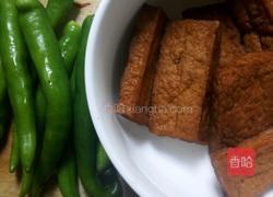 青椒炒豆腐干的做法图解1
