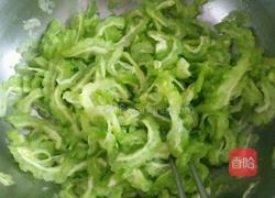 苦瓜肉片的做法图解1