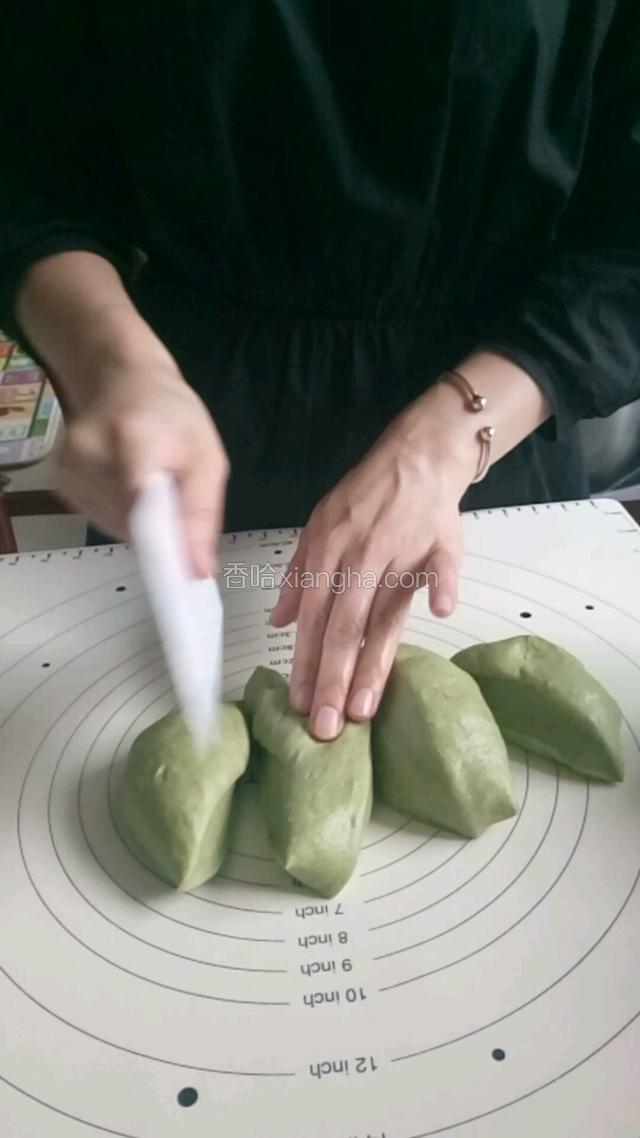 平均分割成四份。