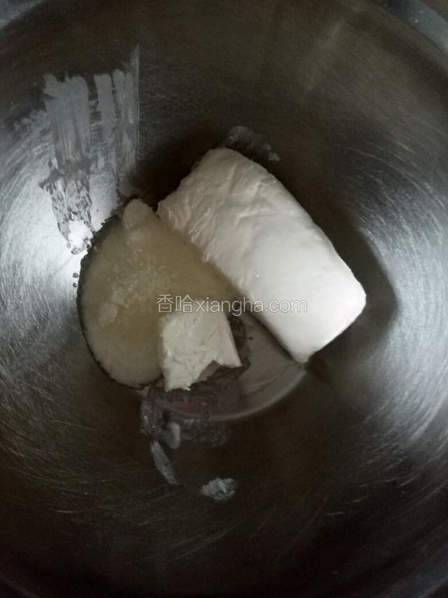 将冷藏的奶酪常温软化这一步一定要提前做哦。