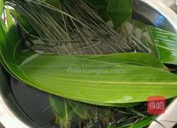 香菇咸蛋黄肉粽的做法图解2