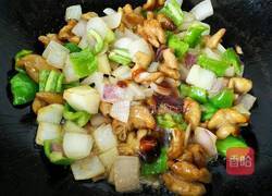 青椒洋葱炒肥肠的做法图解14