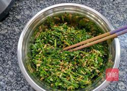 韭菜鸡蛋饼的做法图解1
